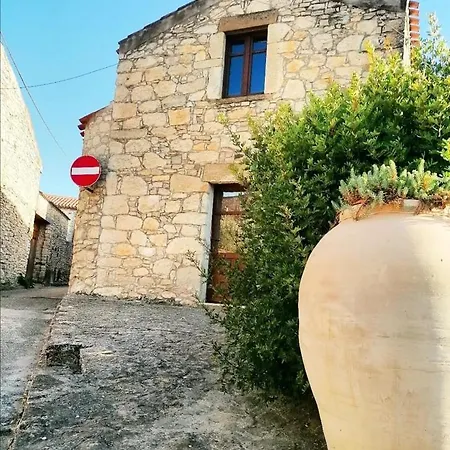 Guest house Domus De Jara - Casa Usai 3*