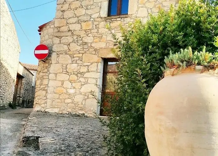 ゲストハウス Domus De Jara - Casa Usai 3*