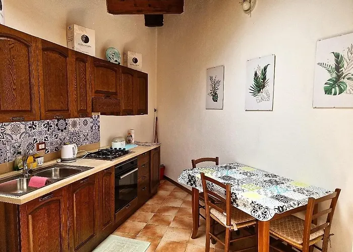 ゲストハウス Domus De Jara - Casa Usai 3*